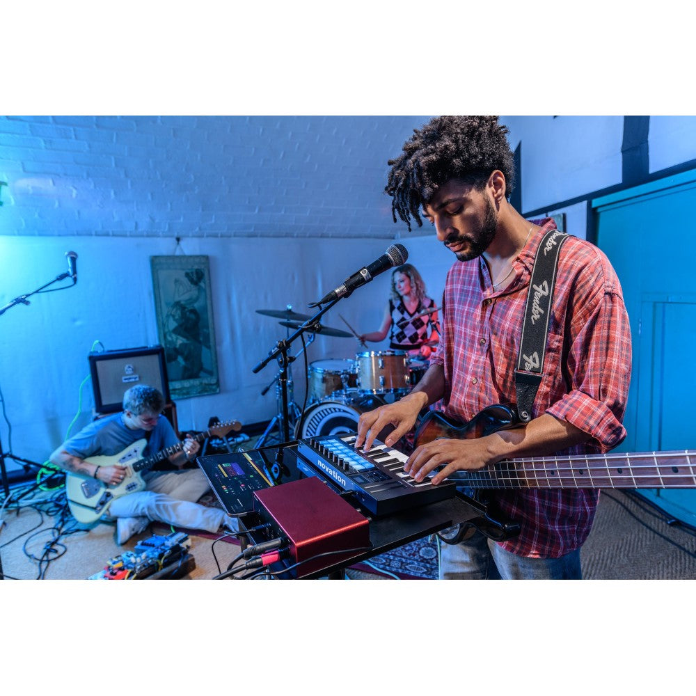 Novation Launchkey Mini 25 MK4 Lifestyle 2