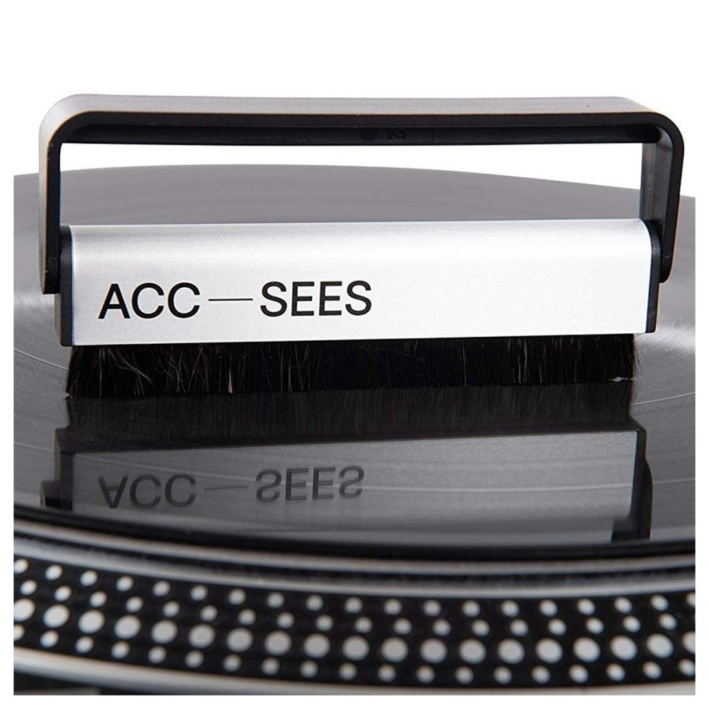 Acc-Sees Carbon Fibre Vinyl Brush Example