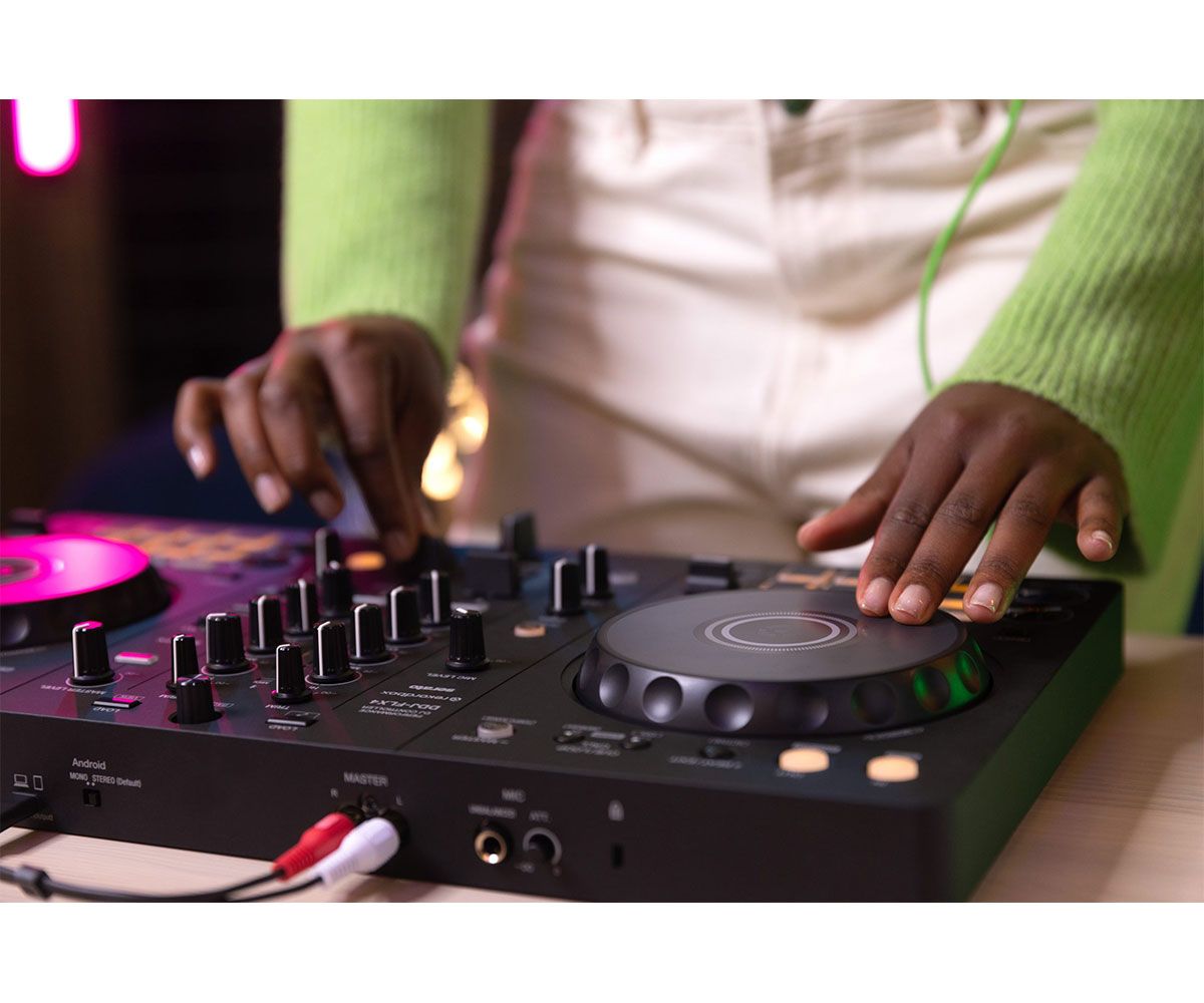 Pioneer DJ DDJ-FLX4 Controller Lifestyle
