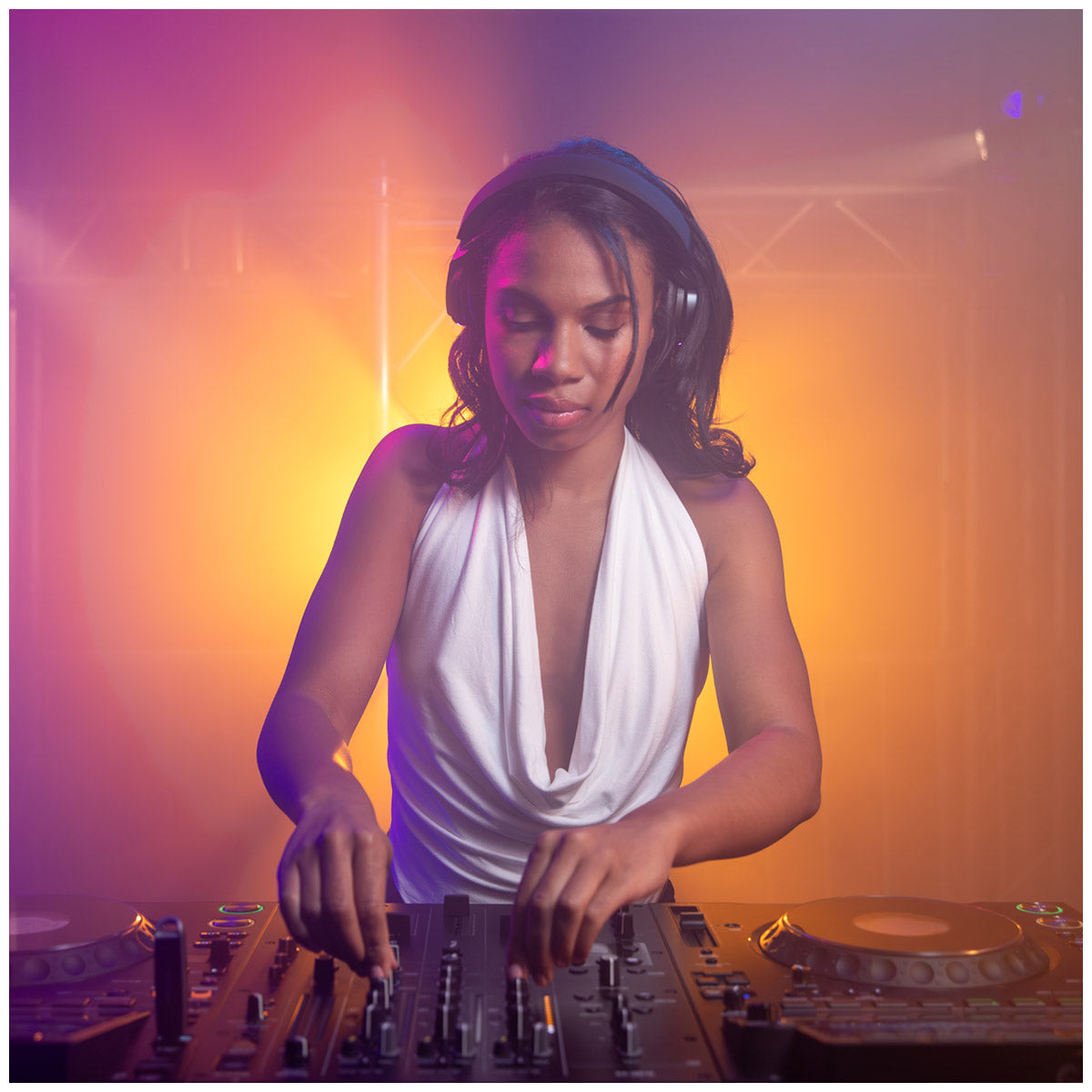 AlphaTheta HDJ-F9 Professional Wireless DJ Headphones - club scene photo