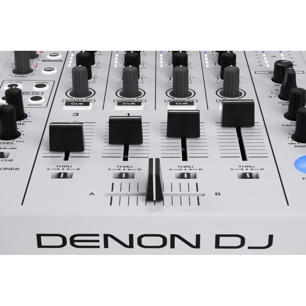 Denon DJ SC LIVE 4 White mixer section
