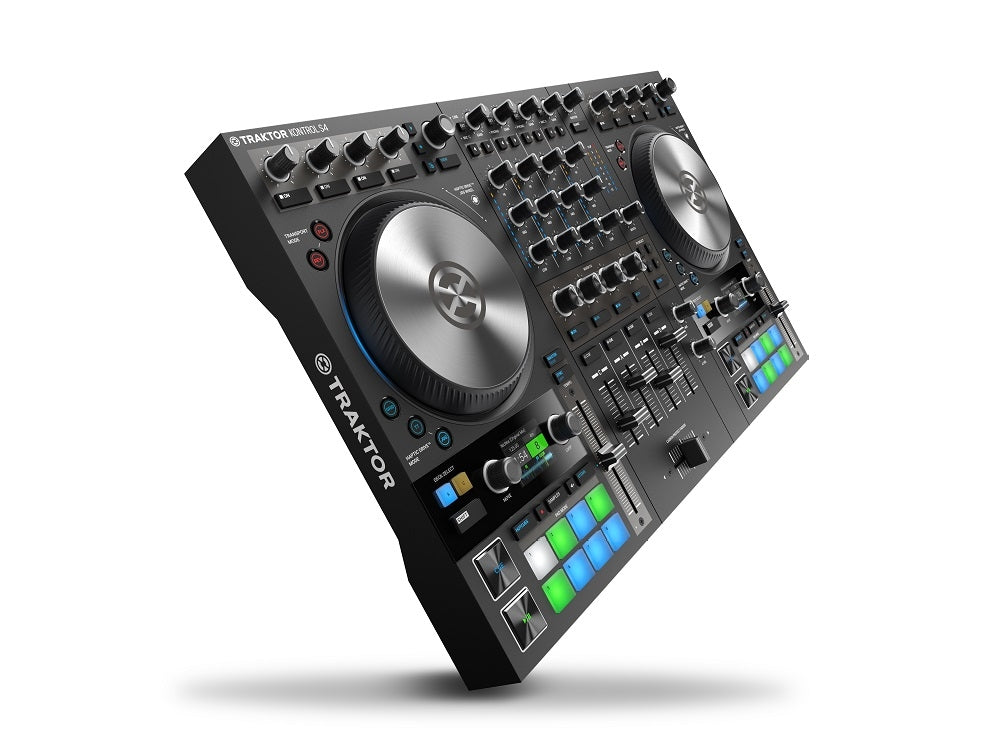 Traktor S4MK3 Angle 2